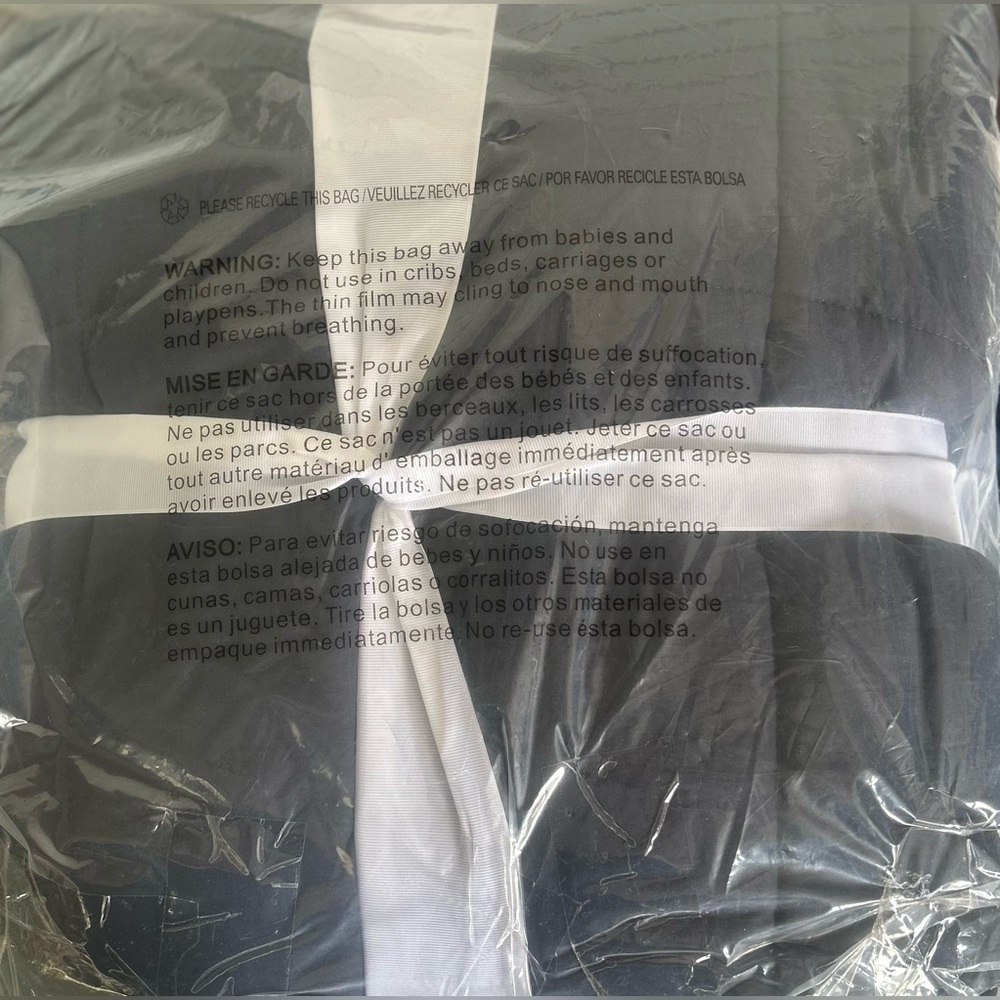 NWT UGG Twin / Twin XL Comforter Set Navy Blue 2 Piece Sham Quilted Bedding - Picture 3 of 4